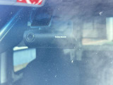 万が一の事故等やあおり運転等で被害にあっても記録を残せるドライブレコーダー。あるのとないのでは、心持安心感が違くなりますね。