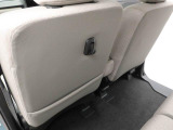 ちょっとした荷物がかけられるフック付き。