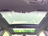 【ガラスルーフ】ガラスルーフ搭載で車内の解放感が一気にアップ!開放的なドライブをお楽しみいただけます。