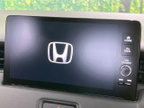 【メーカー純正9型ナビ】インテリアに溶け込むスタイリッシュな「専用設計」メーカーナビを装備♪視認性や操作性など基本性能にも優れ、より上質なカーライフをお楽しみいただけます。