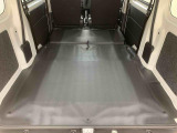 軽自動車はもちろん、乗用車、商用車、福祉車両や他銘柄のお車など、豊富なラインアップで取り揃えております。スタイルも走りも多彩なクルマの中から、お客様にぴったりの1台がきっと見つかります。