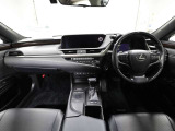 上質で落ち着いた印象のインパネ。視界も広々で運転しやすいです。