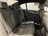 BMWを熟知したメカニックによる、360度の納車前点検。ドイツ本国と同様の教育・訓練を受けたBMW専門のメカニックが、360度によるポイントを徹底的に点検、整備いたします。