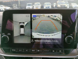 車の全周囲を確認できるアラウンドビューモニター搭載 車庫入れがスムーズです!
