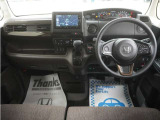 運転にかかわる様々な操作を安全に行えるように視点移動が少なく、操作性に配慮されたスイッチ類が凝縮されたコクピットです。