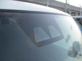 全てのクルマに車両検査証がついています。中古車オークション業界で確立された公正な基準を採用しています。トヨタ自動車によって、修復歴や状態を正しく判断できると認定された車両検査員が、1台1台検査し点数と