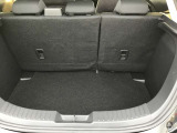 トランクスペースも通常で十分な広さがございます。