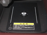 ワイヤレス充電器がついています。対応スマートフォンを置くだけで充電が可能です。