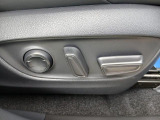 中古車を購入する場合、「車両本体価格」に加えて、税金や手数料などの「諸費用」を支払う必要があります。「法定費用:自動車税や自賠責保険等の国や自治体に払うことが法律上義務付けられている費用」「販売店手数