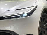 【ダブルファンクションターンランプ付きLEDヘッドライト】人気上昇中のダブルファンクションターンランプを装備!ウィンカーとデイライト&車幅灯を兼用し、特別感のあるエクステリアを演出します。