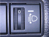 ヘッドランプの光軸調整ダイヤルを装備しております。