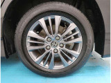 【タイヤ】純正16インチアルミ。タイヤの残量は6mmです。ご納車前に点検・空気圧調整もさせて頂きますので、ご安心下さい。