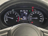 【メーターまわり】ドライバーから見やすい位置にあって安全運転に寄与します。マルチインフォメーションディスプレイでは、クルマに関するたくさんの情報を確認可能。