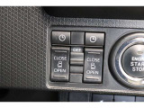 スライドドアの開閉は、ドアハンドルはもちろん運転席からのスイッチ操作でも可能です。お子様の送迎時の乗り降りも一段と楽になります。