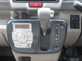 フルオートエアコンとATレバー。ターボ車は気持ちよく加速してくれます^^