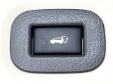 【パワーバックドア】スマートキーや運転席のボタンを押すだけでリアゲートが自動で開閉します!荷物を持っている時や、高い位置にあるバックドアを閉める際に便利な機能です♪