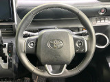 インテリアに合わせたデザインのステアリングは、運転される方のことも考え、運転しやすい形状、大きさです。是非一度、実際に触ってお確かめください。