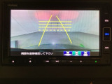 バックでの車庫入れも安心です! リアカメラが付いているバックモニター付のナビを装備しております。操作線もついており距離感も画面から確認できます。
