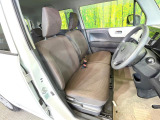 運転席シート廻りは使用感も少なく、良好な状態となっています。前オーナー様が丁寧に使っていたことがよくわかりますね。