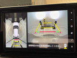 複数のカメラを駆使して車を上から見下ろした視点を合成!高精度で駐車をサポートするパノラミックビューモニター!