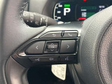 運転中、オーディオの操作をしてて、ハッとしたことはありませんか?ステアリングスイッチは、運転中でもハンドルでオーディオの操作が可能です。安全なドライブをサポートします。