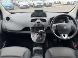フランス車ならではのオシャレな内装がオススメです!
