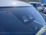 全てのクルマに車両検査証がついています。中古車オークション業界で確立された公正な基準を採用しています。トヨタ自動車によって、修復歴や状態を正しく判断できると認定された車両検査員が、1台1台検査し点数と