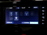 ラジオ、フルセグテレビ、CD再生、DVD再生、SD再生(音楽/動画)、SD録音(別途SDカードが必要です)、Bluetoothオーディオが使用可能です。詳しい仕様については展示店舗までお尋ねください。