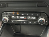【シートベンチレーション】夏場は涼しい風でお尻や背中の熱やムレを防ぎ、冬はエアコンよりも早く温まってポカポカに!季節を問わず快適に過ごせます。