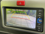 【バックカメラ】駐車時に後方がリアルタイム映像で確認できます。大型商業施設や立体駐車場での駐車時や、夜間のバック時に大活躍!運転スキルに関わらず、今や必須となった装備のひとつです!