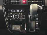 温度を設定すれば、自動で車内の温度管理をしてくれる優れものです♪ATミッションで運転楽々