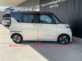 メーカーオプションのハンズフリーオートスライドドアの開閉は画像の、ドアとドアの間の真下に、鍵を持ったまま、足を入れるだけ!両手がふさがていても開閉できるのでたくさんお買い物ができます!
