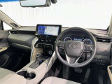 上質で落ち着いた印象のインパネ。視界も広々で運転しやすいです。