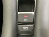 パーキングブレーキはスマートな電子制御式と合わせて渋滞時等にブレーキペダルから足を離しても停車状態を保持してくれるオートブレーキホールド機能で運転が楽になります。スタートはアクセルペダルを踏むだけ
