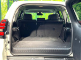 後席を格納すると、これだけの広さが!シーンに合わせたシートアレンジで、大きな荷物も積むことが出来ます♪