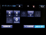 ラジオ、フルセグテレビ、CD再生、DVD再生、SD再生(音楽/動画)、SD録音(別途SDカードが必要です)、Bluetoothオーディオが使用可能です。詳しい仕様については展示店舗までお尋ねください。