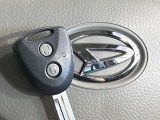 【キーレス】少し離れた場所からでもボタン一つでドアの開錠・施錠ができるのでとっても便利!ドアの鍵穴周りに傷をつけることもありません♪