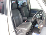お車選びをお楽しみ頂けるよう、在庫車の展示スペースを十分に確保しております。