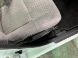 痛みの出やすい運転席シートの角、フロアマット、座面、ともに良好です