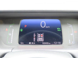 シンプルで見やすいデザインのメーターパネルです。車の情報が表示される大事な場所だからこそ見やすさが大切ですね。