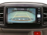 バックガイドモニターで、後方を確認しながら安心して駐車することができます。運転初心者も熟練者も必須の機能ですよ!