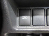 オートマチックハイビームとは、先行車や対向車のライトを認識し、ハイビームとロービームを自動で切り替える機能です。夜道の視界を確保します。詳細は販売店スタッフまでおたずねください。
