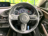 【純正革巻きステアリング】上質な革を使用することで、手にしっかり馴染みとても運転しやすいハンドルです♪