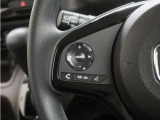 ハンドルにオーディオ操作用スイッチを備え、手を放さずに操作可能。安全性と利便性を両立しています。