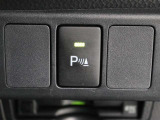 前後方のセンサーで障害物を検知して警告音でお知らせするコーナーセンサー(フロント4個/リヤ4個、接近お知らせ表示付)が装備されています。