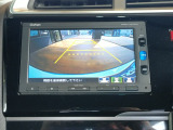 【バックカメラ(3モード)】視点を切り替えて後方を確認でき、駐車や車庫入れも安心です。