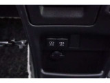 携帯の充電などに役立つUSB電源ソケットとアクセサリー電源になります!