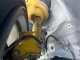 【ビルシュタイン製ダンパー】高速走行時の車両安定性を向上させてくれる人気の装備。街乗りの乗り心地も犠牲にせず、スポーティな走行をお楽しみいただけます♪