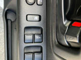 【電動格納ミラー】ボタン一つでミラーの開閉が可能。お好みの位置に微調整してご使用ください。