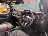 ステアリングを握ればJeepワールドが目の前に広がります!